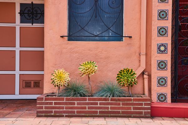 Brick Planter Installation in Sylvania